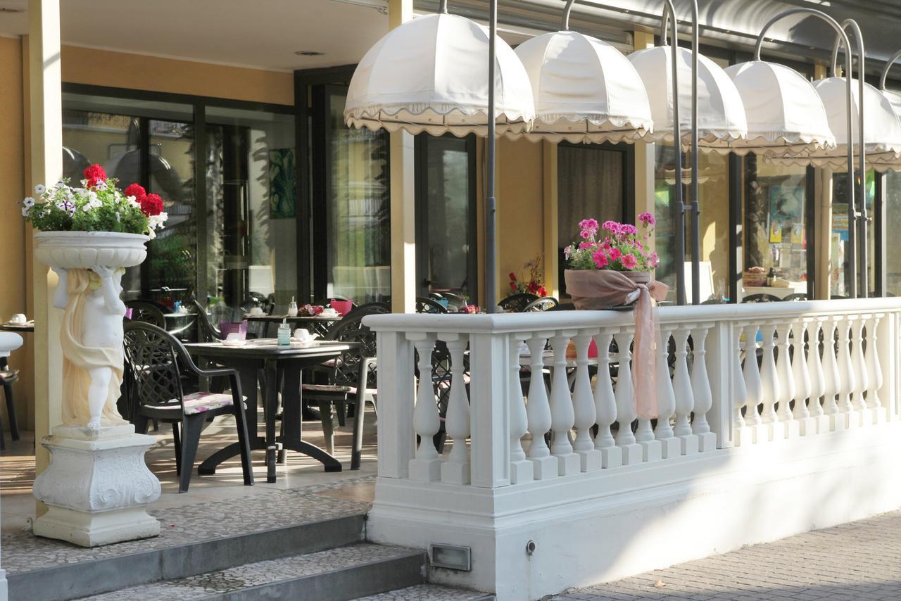 Hotel La Nidiola Riccione Exterior photo